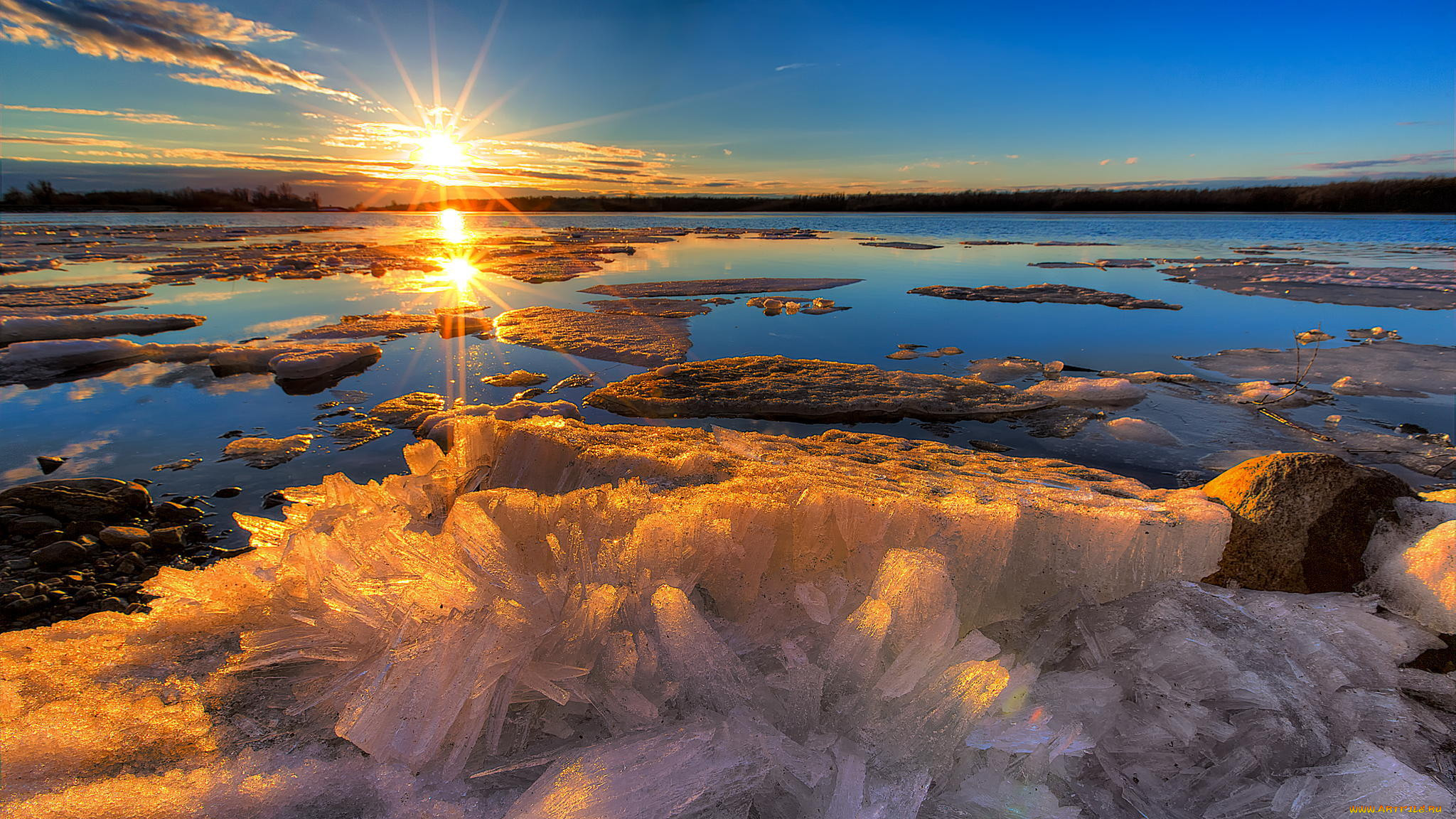 весеннее море